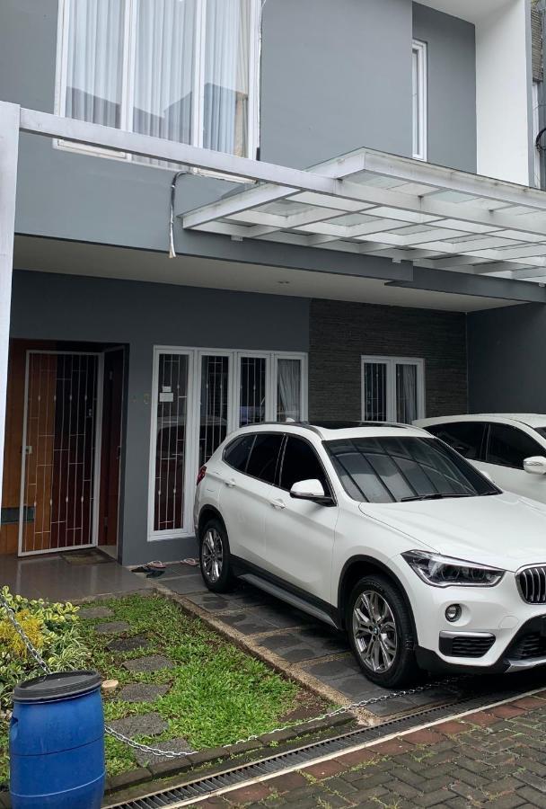 Platinum Setramurni Guest House Bandung 3Br エクステリア 写真